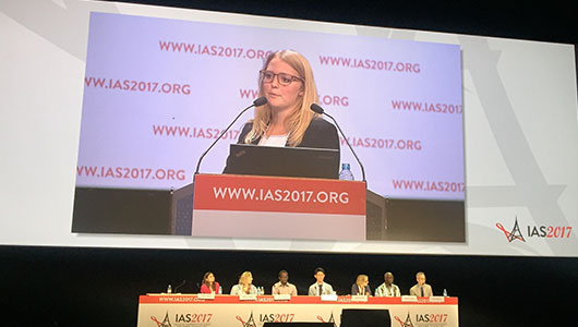 Hanne Zimmermann, durante su presentación en la IAS 2017. Crédito de la imagen: Ejay de Wit (@ejaydewit)